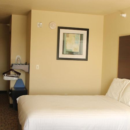 Cobblestone Hotel & Suites - דווילס לייק מראה חיצוני תמונה