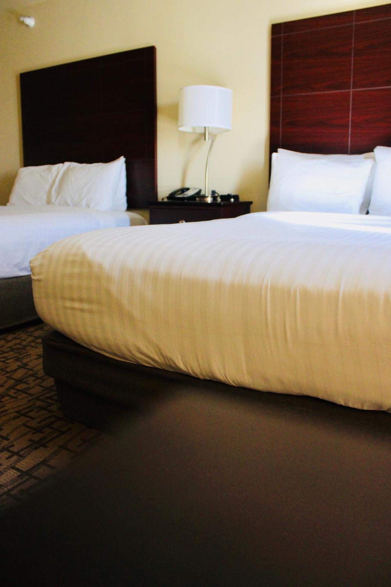 Cobblestone Hotel & Suites - דווילס לייק מראה חיצוני תמונה