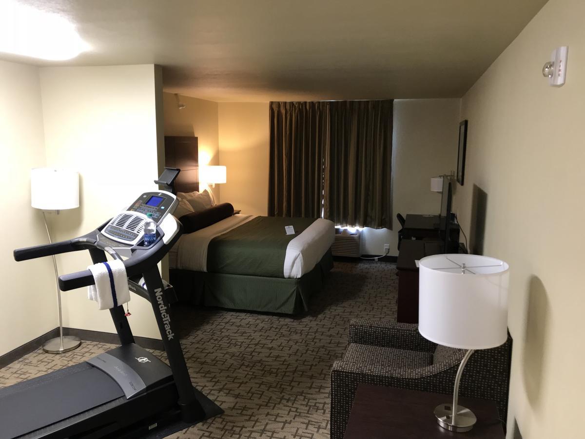 Cobblestone Hotel & Suites - דווילס לייק מראה חיצוני תמונה